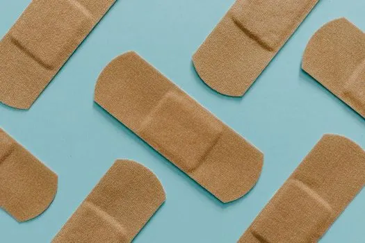Adhesive plaster — Лейкопластырь