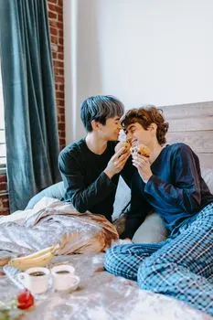 warm to each other — испытывают друг к другу теплоту