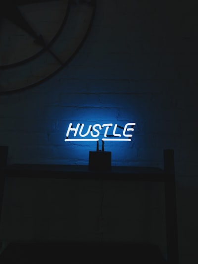hustle — вкалывать