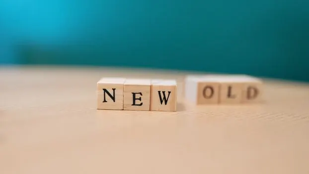 embraces change — приветствует перемены