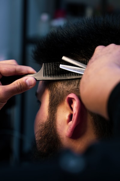 Comb your hair — расчесать волосы