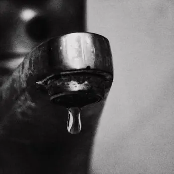 Der Wasserhahn tropft — кран капает
