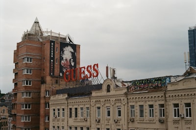 gutsiness — смелость