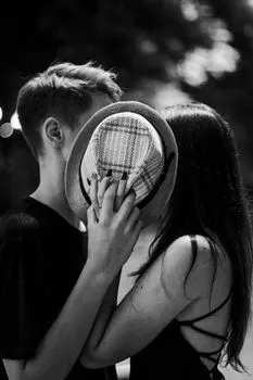 affair with — роман с