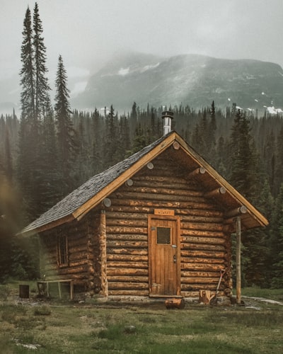 die Hütte brennt — дым коромыслом