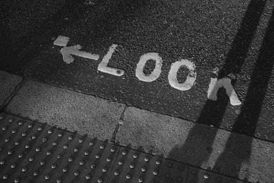 lacks — недостаёт