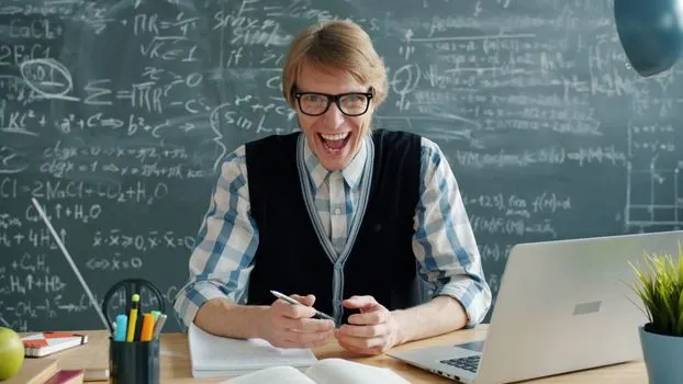 He is a teacher — Он учитель.