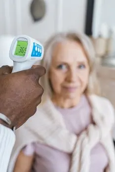 look in on — заглянуть к кому-то ненадолго