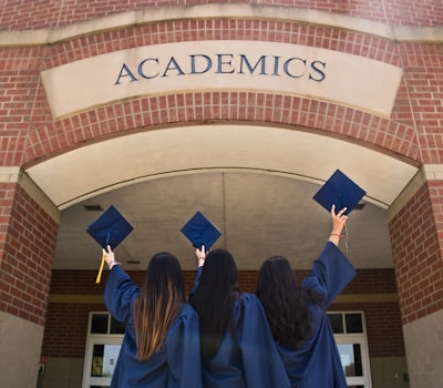 admissions — приём студентов