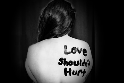 It hurts — больно