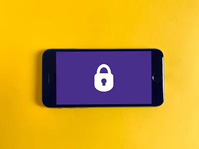 securely — надёжно