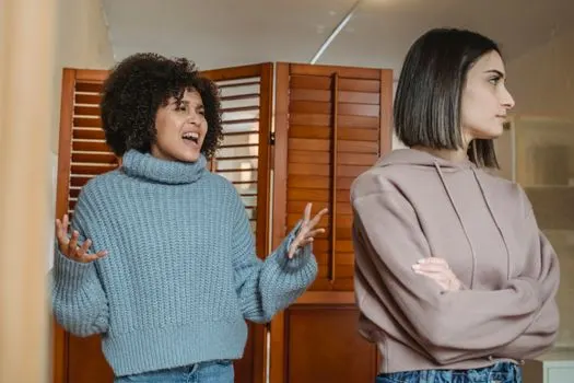 Driving me round the bend — Он сводит меня с ума