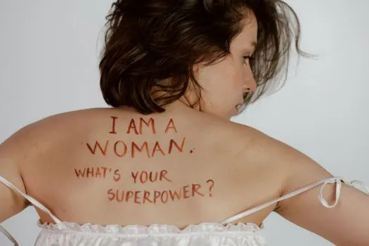 femaleness — женственность