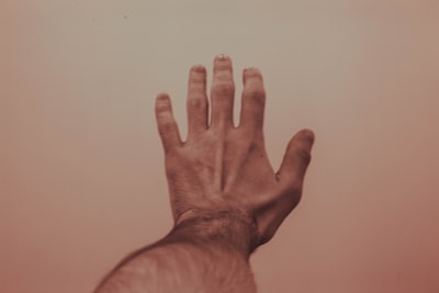 underhanded — закулисный