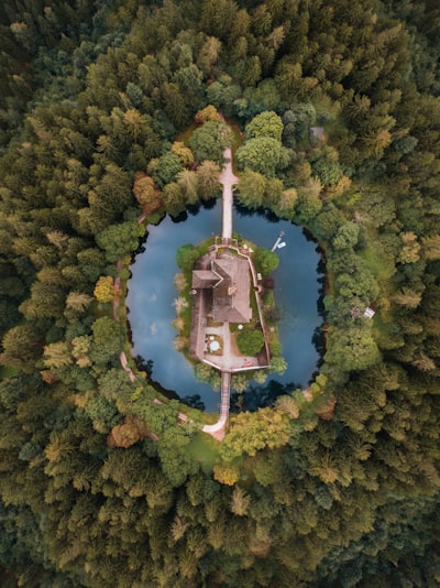 moat — ров