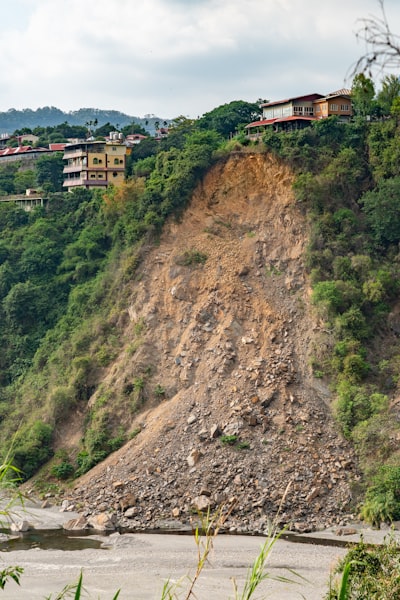 Landslide — оползень