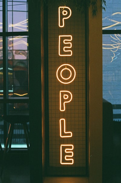 some people — некоторые люди
