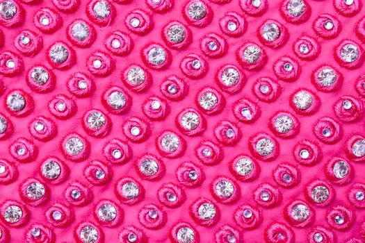 Sequined — блестящий