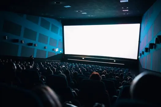 bioskop — кинотеатр