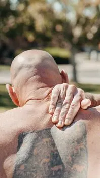 Hunched — Сгорбленный
