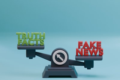 weryfikować fakty — проверять факты