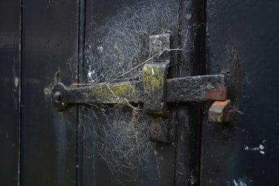 latch — защёлка