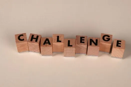 Facing difficulties — столкнувшись с трудностями