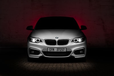 Brand new car — совершенно новая машина