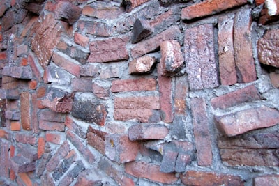 Sticking out — торчащий