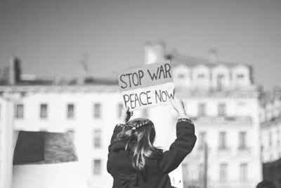 for the sake of peace — ради примирения