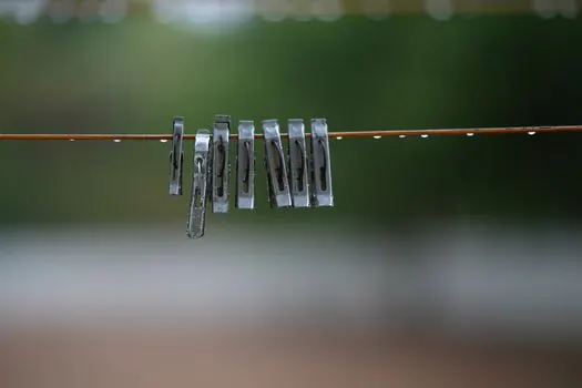 hang up the laundry — развесить белье