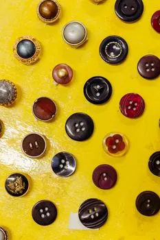 buttoning — Застегивание