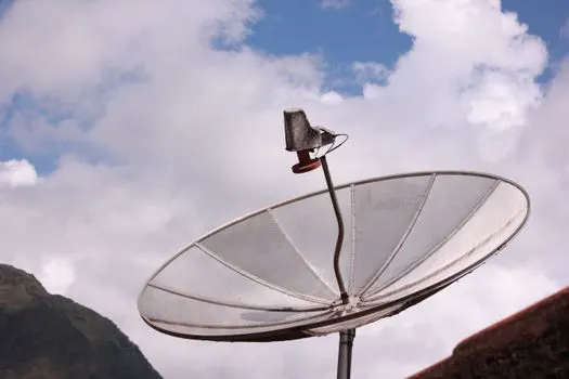 Satellite dish — спутниковая антенна