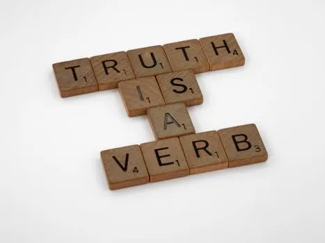 Make a claim — утверждать