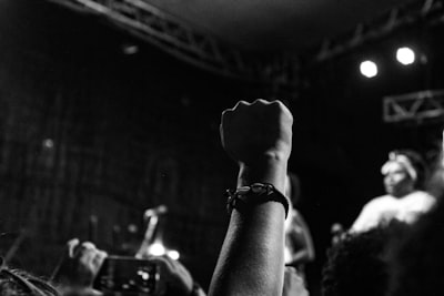 Resist — сопротивляться