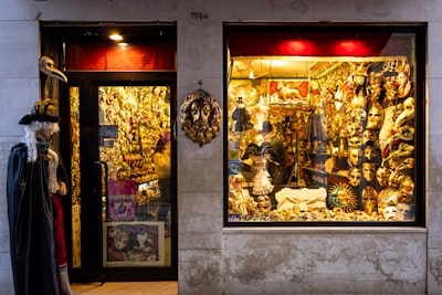 Art and crafts shop — магазин товаров для творчества