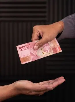 contributes — Вносит вклад