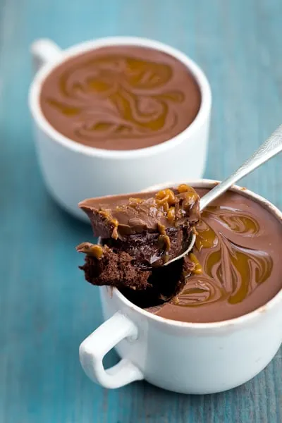 indulgent — потакающий