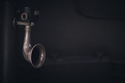 Sound your horn — посигналить