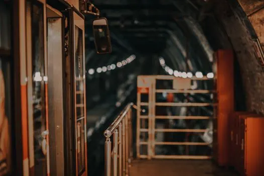 Subway tunnel — тоннель метро