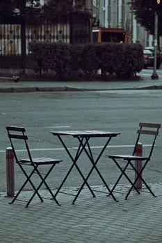 nije došao — он не пришёл