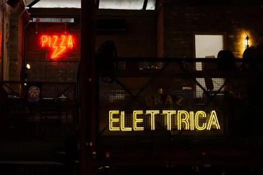 Lit-up sign — Подсвеченная вывеска