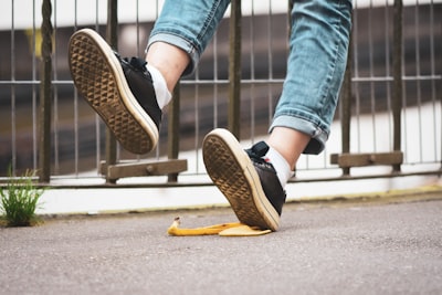 Fall off — отваливаться