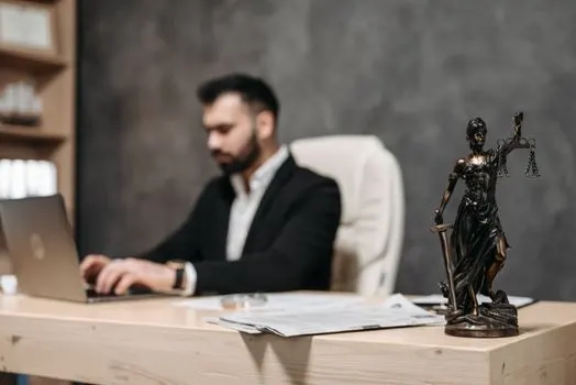 Attorneys — Адвокаты