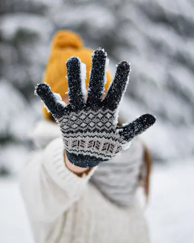 Knitted gloves — вязаные перчатки