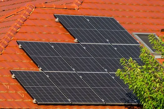 solarni paneli — солнечные панели