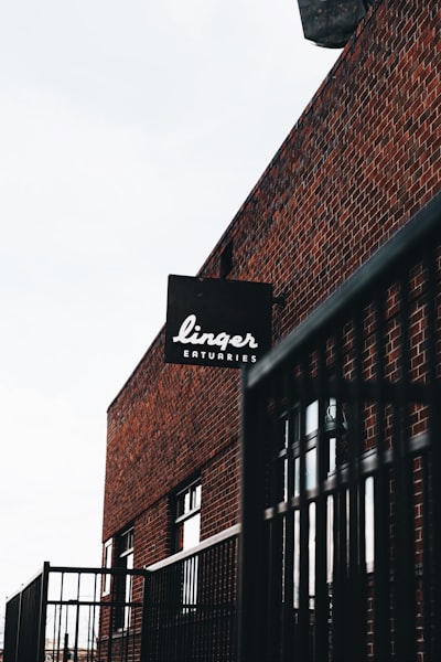linger — задерживаться