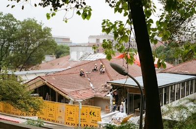 Fix the roof — починить крышу
