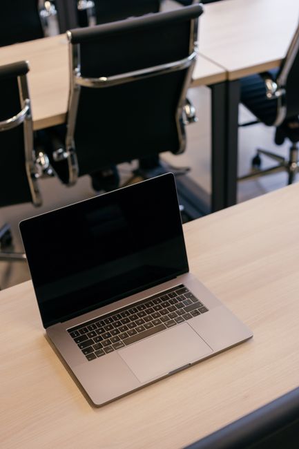 służbowy laptop — рабочий ноутбук
