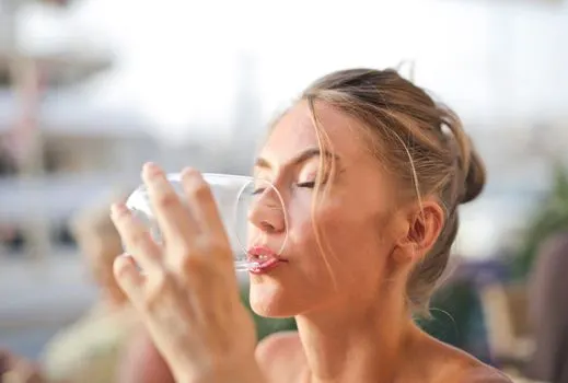 Sipped — Потягивал небольшими глотками